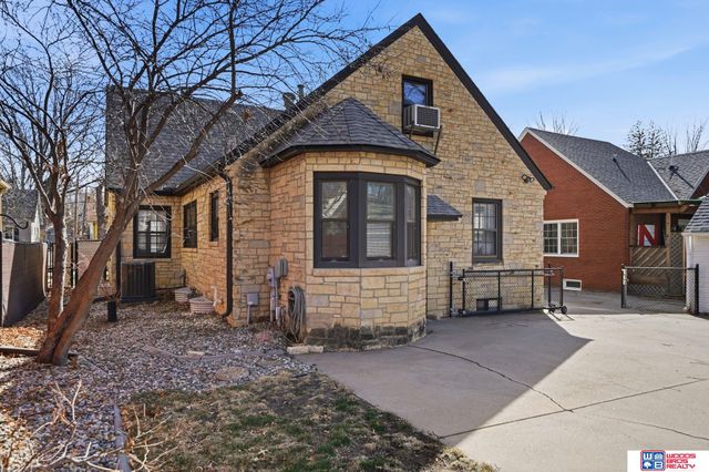 833 Elmwood Avenue, Lincoln, NE 68510