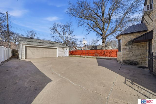 833 Elmwood Avenue, Lincoln, NE 68510