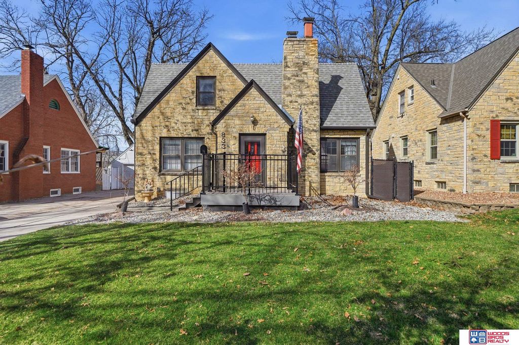 833 Elmwood Avenue, Lincoln, NE 68510