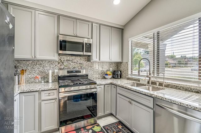 2 Rio Campo Ct, Sacramento, CA 95834