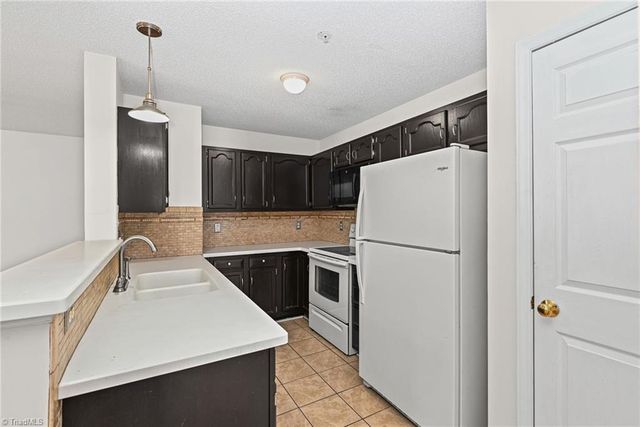 321 Quietwood Drive, Winston-salem, NC 27103