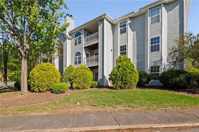 321 Quietwood Drive, Winston-salem, NC 27103