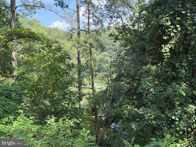 422 OVERLOOK DR, Lusby, MD 20657