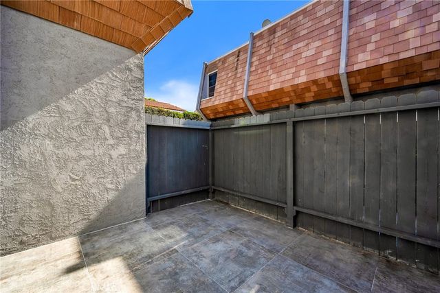 1155 11th Street 15, Manhattan Beach, CA 90266