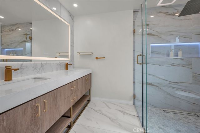 1155 11th Street 15, Manhattan Beach, CA 90266
