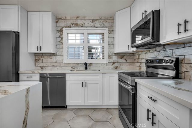 1155 11th Street 15, Manhattan Beach, CA 90266