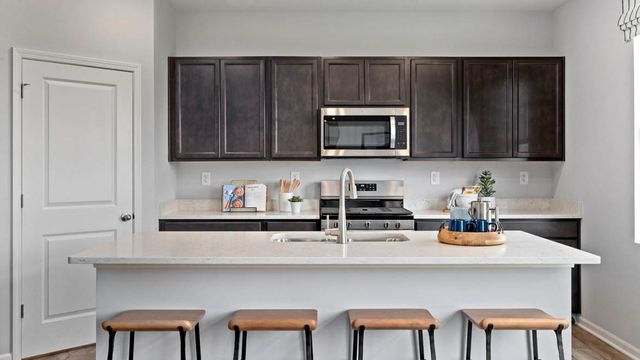 995 Sapphire Lane, Montgomery, IL 60538