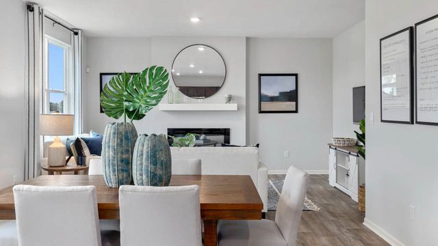 995 Sapphire Lane, Montgomery, IL 60538