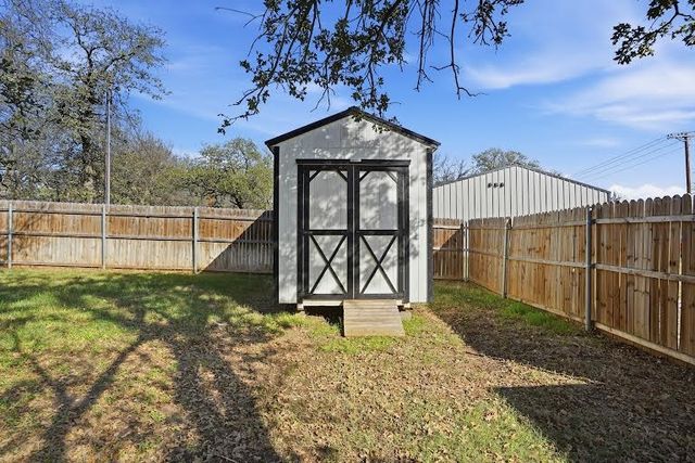 218 Atwood Road, Granbury, TX 76049