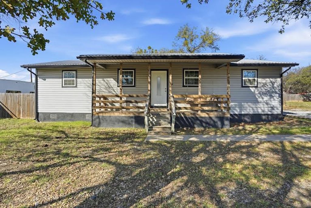 218 Atwood Road, Granbury, TX 76049
