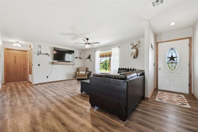 118 Cottonwood Drive, Mcloud, OK 74851