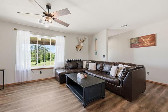 118 Cottonwood Drive, Mcloud, OK 74851