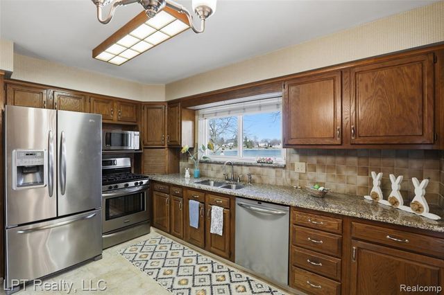 6378 Emerald Lake Drive, Troy, MI 48085