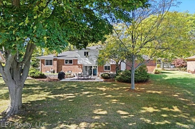 6378 Emerald Lake Drive, Troy, MI 48085