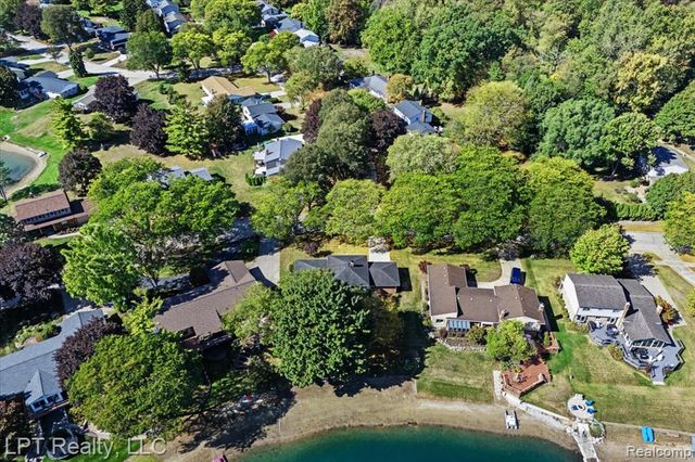 6378 Emerald Lake Drive, Troy, MI 48085