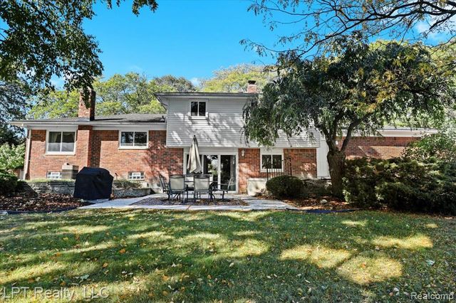 6378 Emerald Lake Drive, Troy, MI 48085