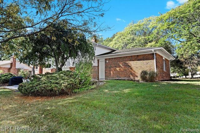 6378 Emerald Lake Drive, Troy, MI 48085