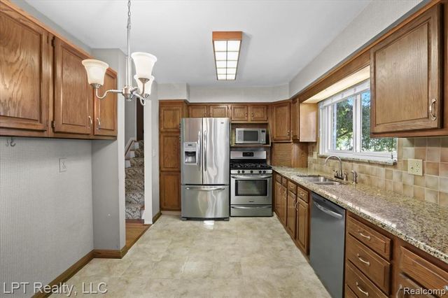 6378 Emerald Lake Drive, Troy, MI 48085