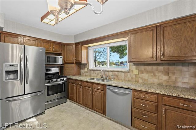 6378 Emerald Lake Drive, Troy, MI 48085