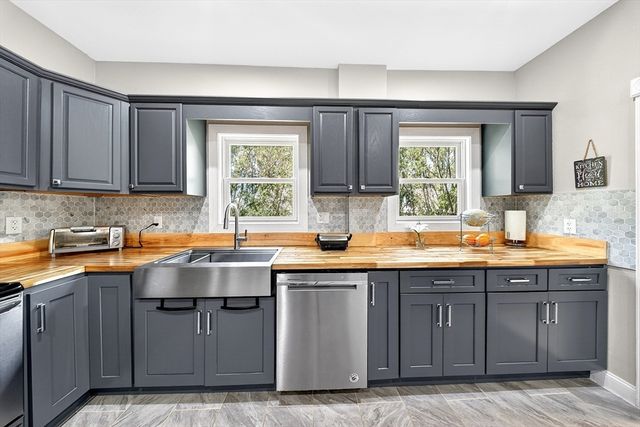 710 High St, Fall River, MA 02720