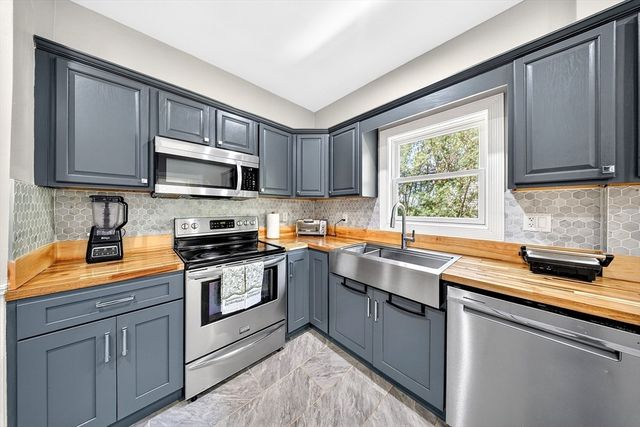 710 High St, Fall River, MA 02720