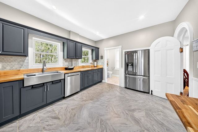 710 High St, Fall River, MA 02720