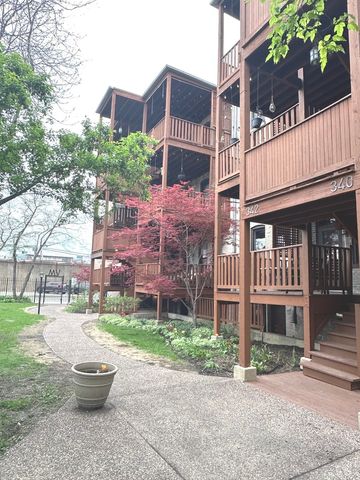 346 N Austin Boulevard G, Oak Park, IL 60302