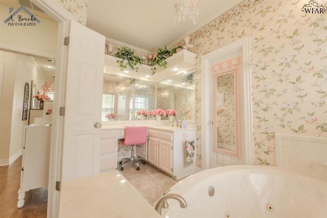1113 N JACKSON AVENUE, Iowa Park, TX 76367