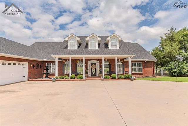 1113 N JACKSON AVENUE, Iowa Park, TX 76367