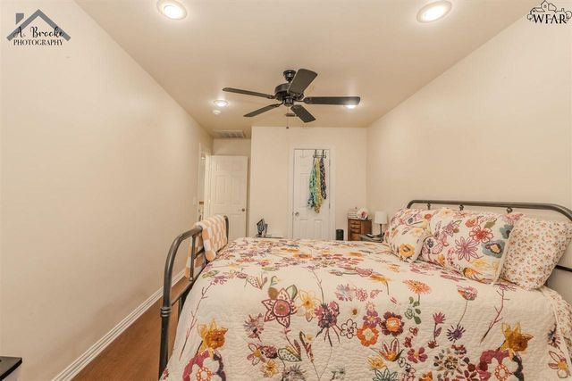1113 N JACKSON AVENUE, Iowa Park, TX 76367