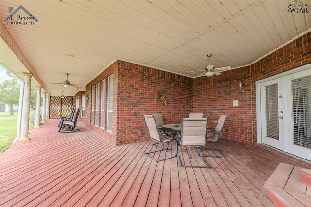 1113 N JACKSON AVENUE, Iowa Park, TX 76367