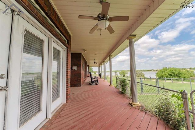 1113 N JACKSON AVENUE, Iowa Park, TX 76367