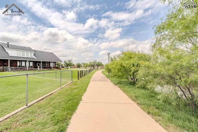 1113 N JACKSON AVENUE, Iowa Park, TX 76367