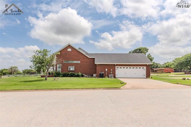 1113 N JACKSON AVENUE, Iowa Park, TX 76367