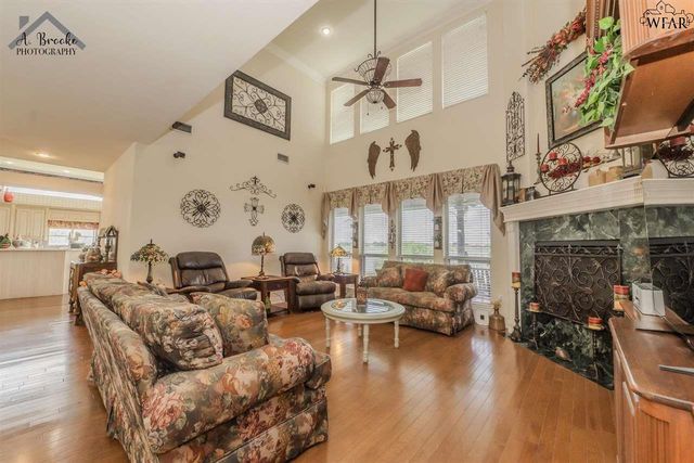 1113 N JACKSON AVENUE, Iowa Park, TX 76367