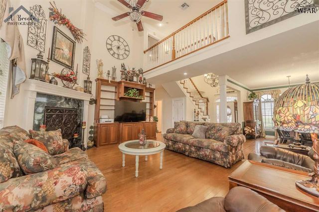 1113 N JACKSON AVENUE, Iowa Park, TX 76367
