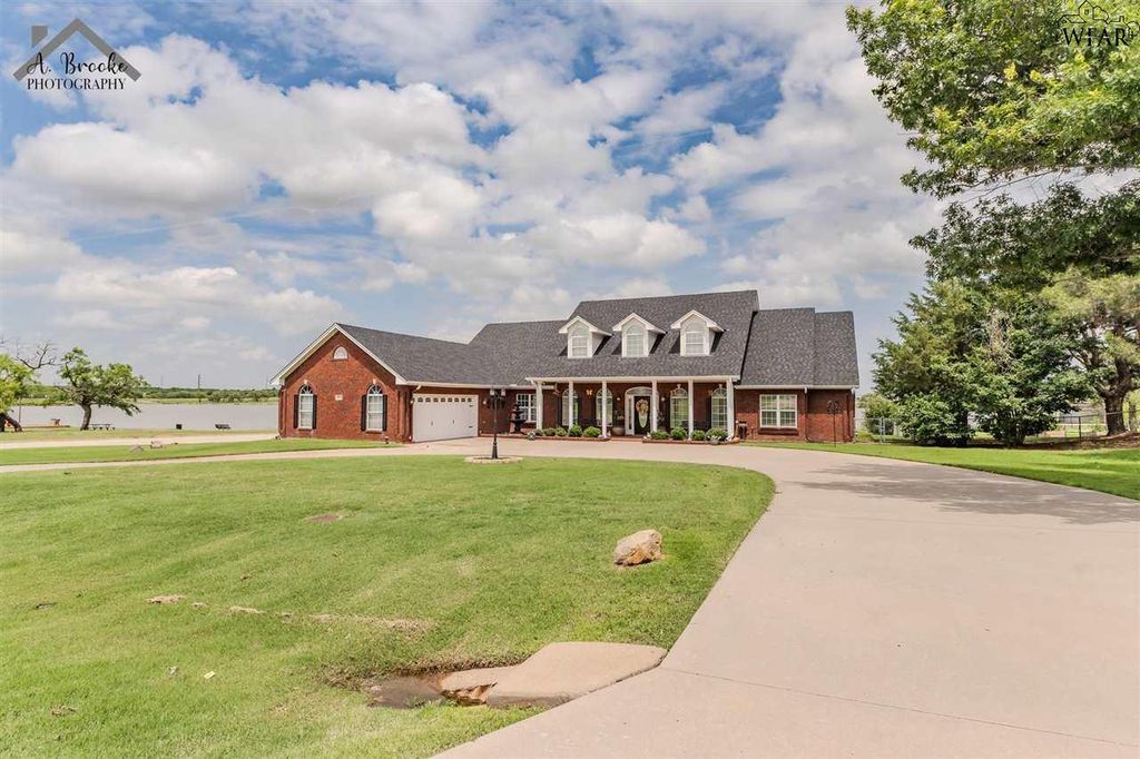 1113 N JACKSON AVENUE, Iowa Park, TX 76367