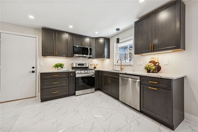 490 Old Clairton Rd, Jefferson Hills, PA 15236