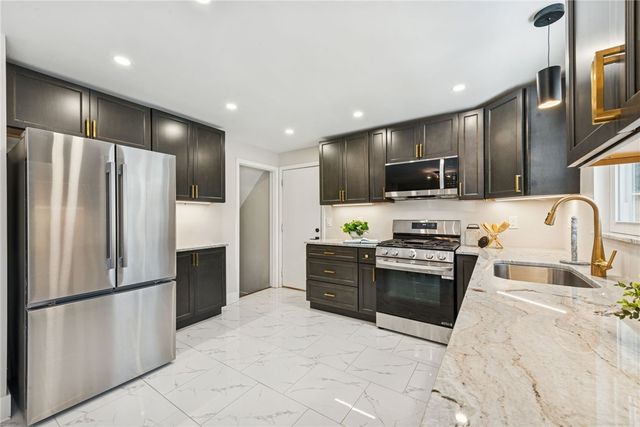 490 Old Clairton Rd, Jefferson Hills, PA 15236