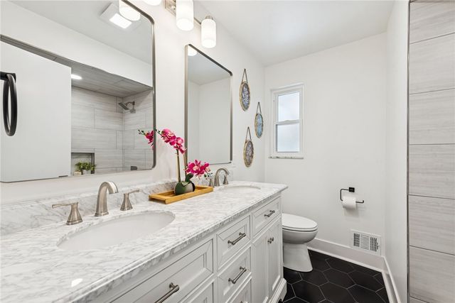 490 Old Clairton Rd, Jefferson Hills, PA 15236