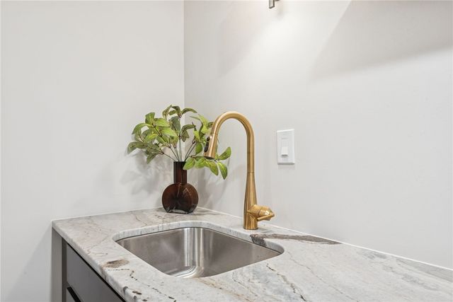 490 Old Clairton Rd, Jefferson Hills, PA 15236