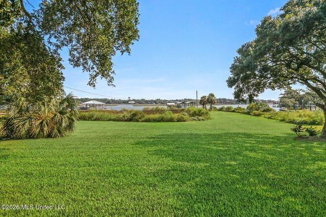248 Lovers Lane, Ocean Springs, LA 39564