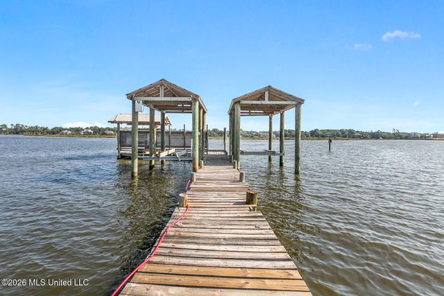 248 Lovers Lane, Ocean Springs, LA 39564
