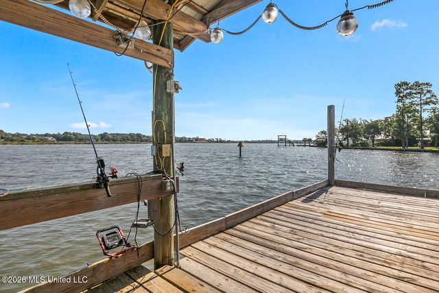 248 Lovers Lane, Ocean Springs, LA 39564