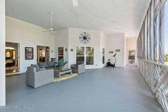 248 Lovers Lane, Ocean Springs, LA 39564