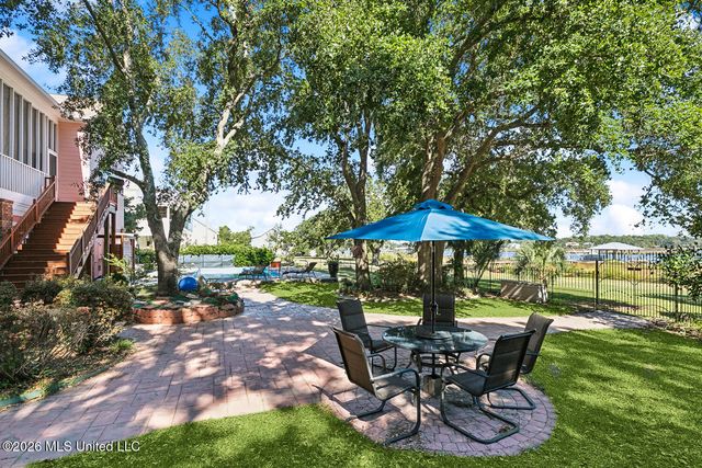 248 Lovers Lane, Ocean Springs, LA 39564