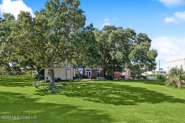 248 Lovers Lane, Ocean Springs, LA 39564