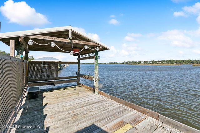 248 Lovers Lane, Ocean Springs, LA 39564