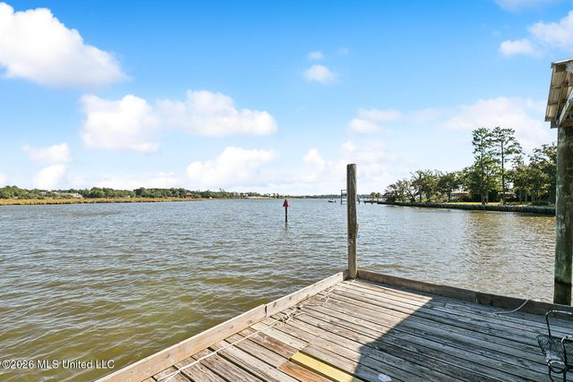 248 Lovers Lane, Ocean Springs, LA 39564