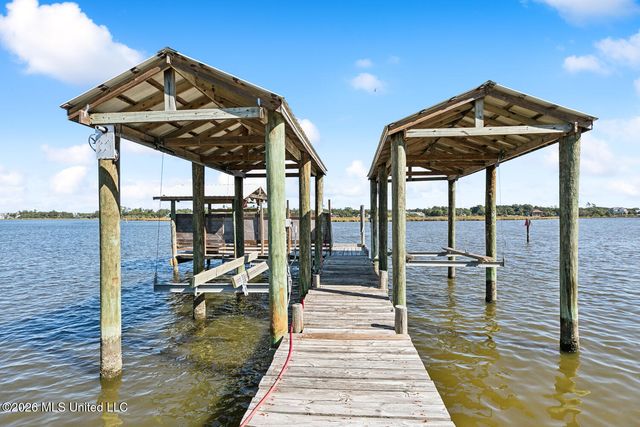248 Lovers Lane, Ocean Springs, LA 39564